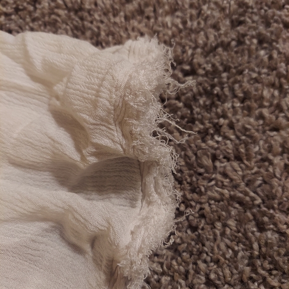 Flowy Long Sleeved Crop Top with Slit Back - Picture 3 of 8